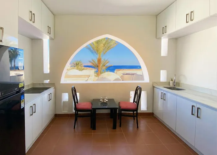 Sea View Studio - Sharm - Beach & Pools - Sleeps 4 - 2 Beds And 2 Sofa Beds