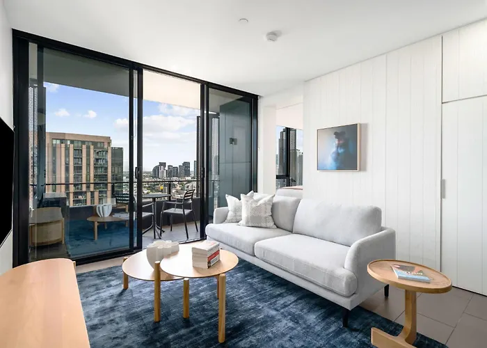 Luxe Skyline Stay - Parking, Pool & Gym Melbourne City