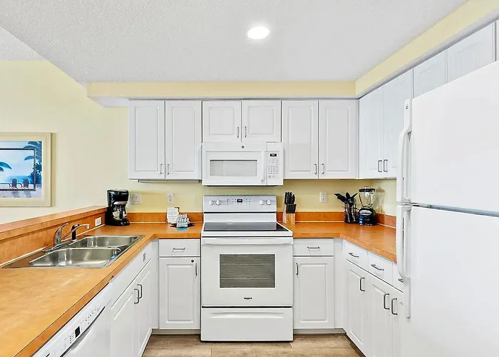 Oceanfront 2Br Resort Retreat With Beach Access Daytona Beach