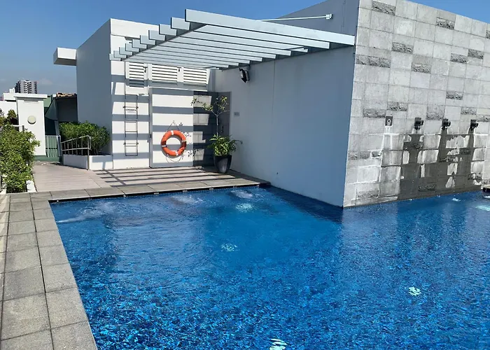 Skyroom W A Pool & Jacuzzi Near Kembangan Mrt Ew Green Line Singapur