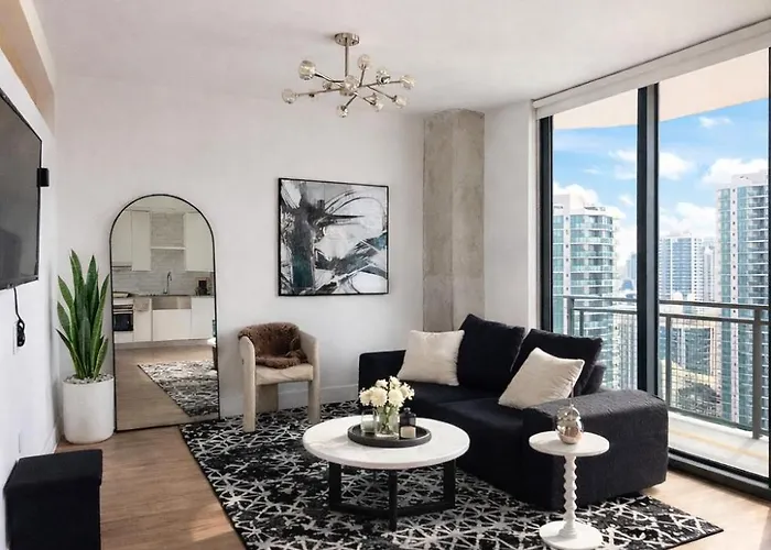 Prime Miami Location - Modern Skyline Stay