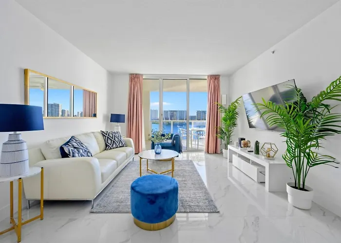 Stylish, Classy Bayfront View Apt Walk To Beach Sunny Isles Beach