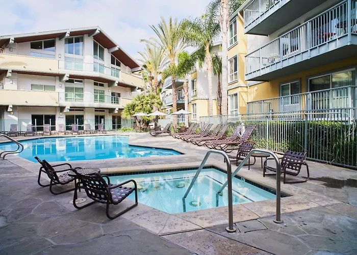 Ferienwohnung Azure Horizons - A Marina High-Rise 3BR Masterpiece Los Angeles