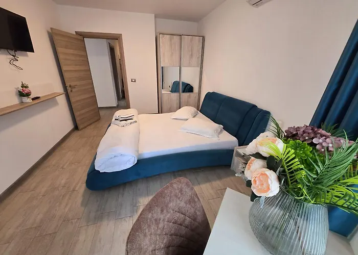 Azizi 3 Room Luxury Apartment - Beach Pool & Spa Resort Năvodari