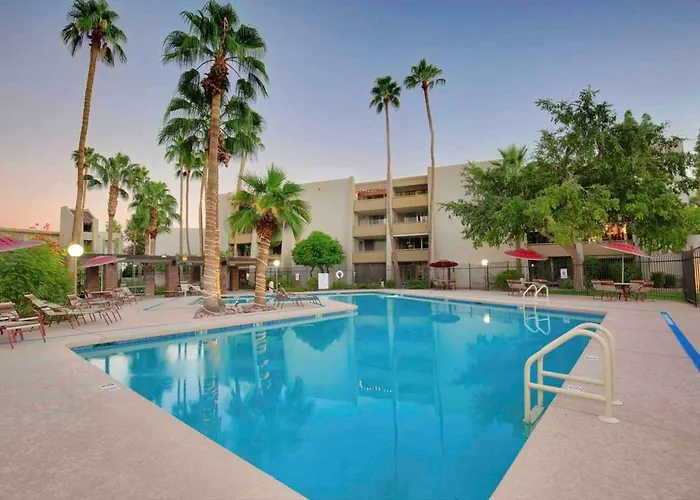 Beautiful 2 Bedroom Modern And Spacious Scottsdalecondo