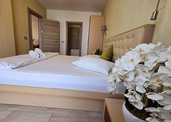 Panoramic Saeview Suite - Beach Pool & Spa Resort Năvodari