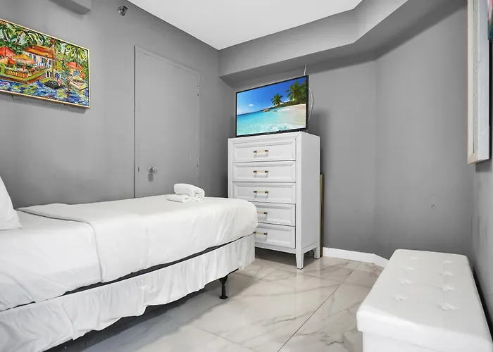 Beachfront Luxury Alexander Unit, Pool Gym Parking Miami Beach