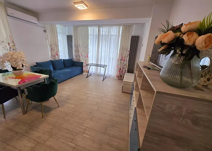 Azizi 3 Room Luxury Apartment - Beach Pool & Spa Resort Năvodari