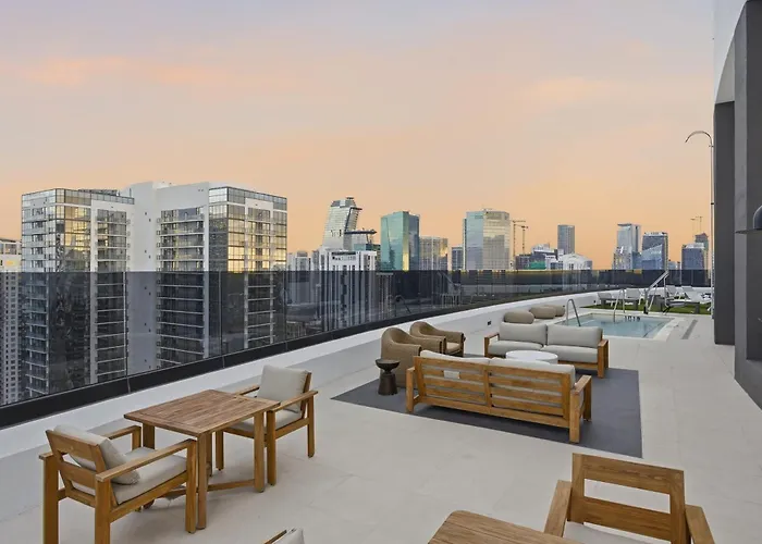 Upscale Downtown Condo Pool Gym & Skyline Views Miami