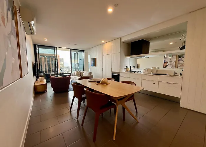 Luxe Skyline Stay - Parking, Pool & Gym Melbourne City