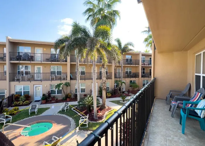 Cozy Family Retreat Steps To Beach Pool - Hot South Padre Island