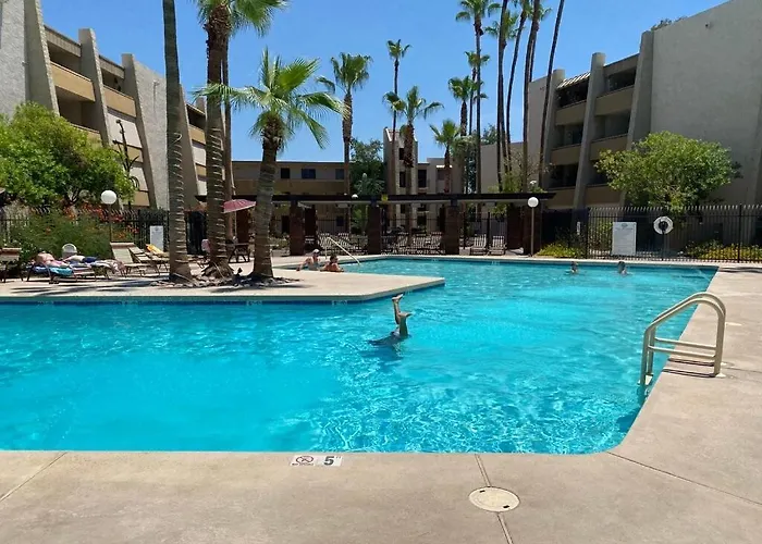 Beautiful 2 Bedroom Modern And Spacious Scottsdalecondo