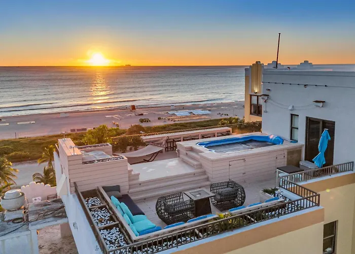 Crown Jewel Of Ocean Drive- 2 Story Penthouse, 4 Bedrooms & Private Rooftop Spa Miami Beach
