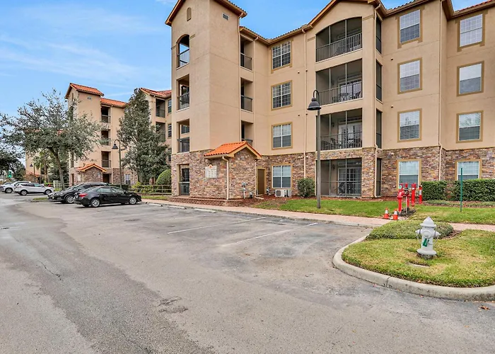 Calm Condo With Pool, Hot Tub, Balcony, Cabana, & Kitchen - Snowbird-Friendly Kissimmee