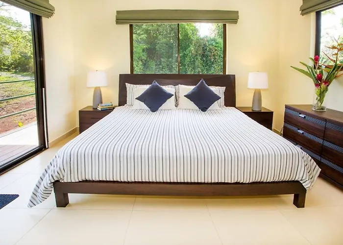 Villa Mariposa - Peaceful Mountain Getaway San Antonio 