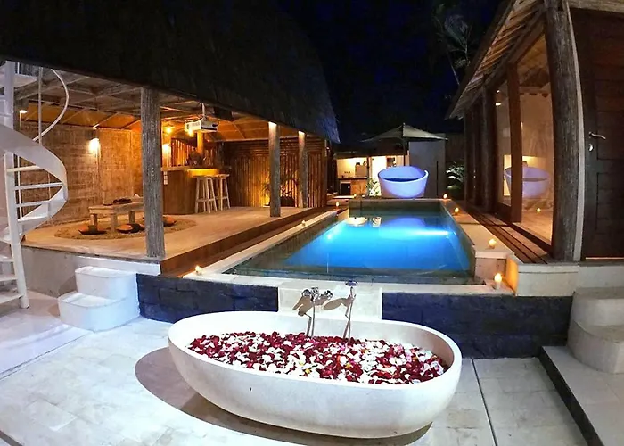 Promo! Private Vacation Rental Villa Pool & Jacuzzi, 4 Bedrooms Seminyak