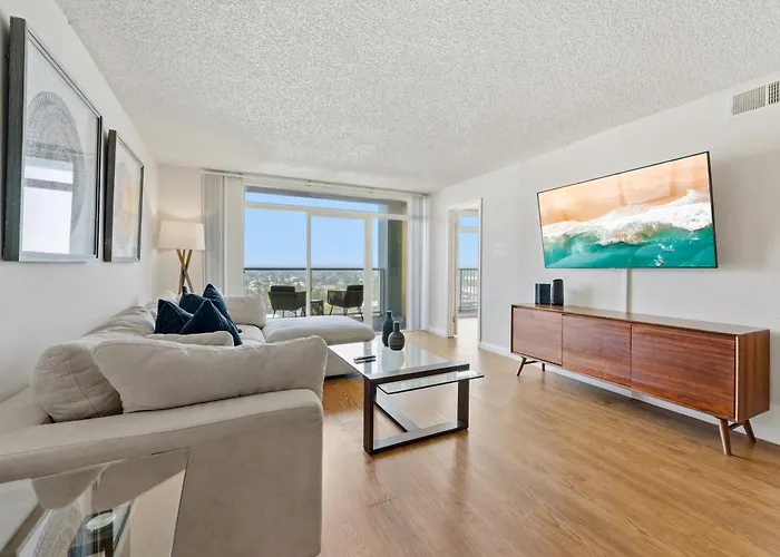 Ferienwohnung Azure Horizons - A Marina High-Rise 3BR Masterpiece Los Angeles