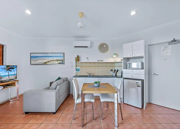 Spa Haven 17B Ocean View Airlie Beach