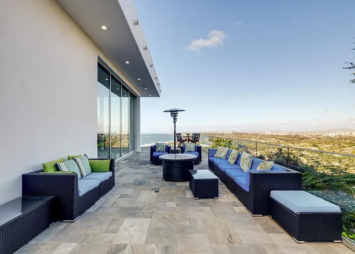 Pool & Coastline Views: Luxe La Jolla Home San Diego