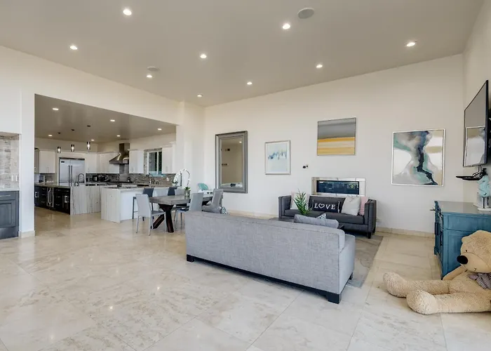 Pool & Coastline Views: Luxe La Jolla Home San Diego