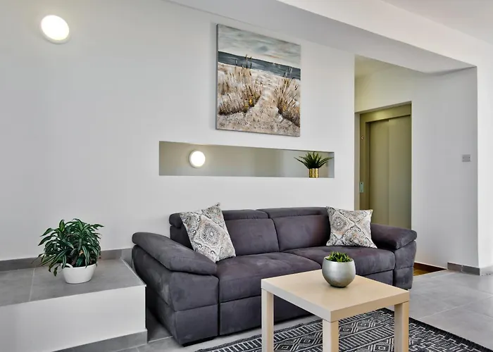 Tower Road Apartments & Penthouse With Heated Jacuzzi Sliema
