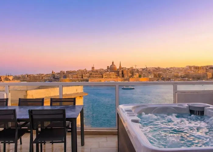 Valletta Bastion View Apartments & Penthouse With Heated Jacuzzi Sliema
