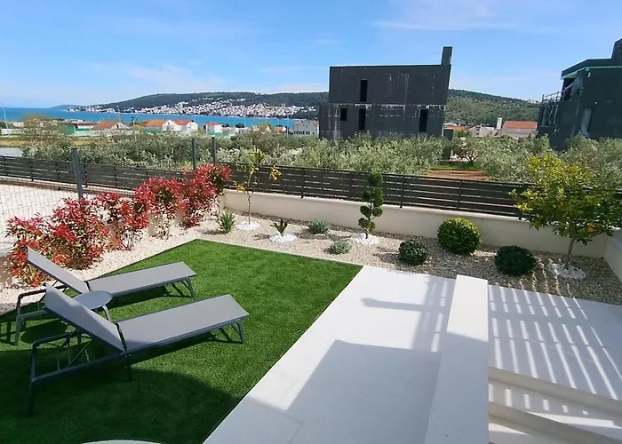 "Mon Ami"Apartment With Garden, Hot Tub And Free Parking Trogir