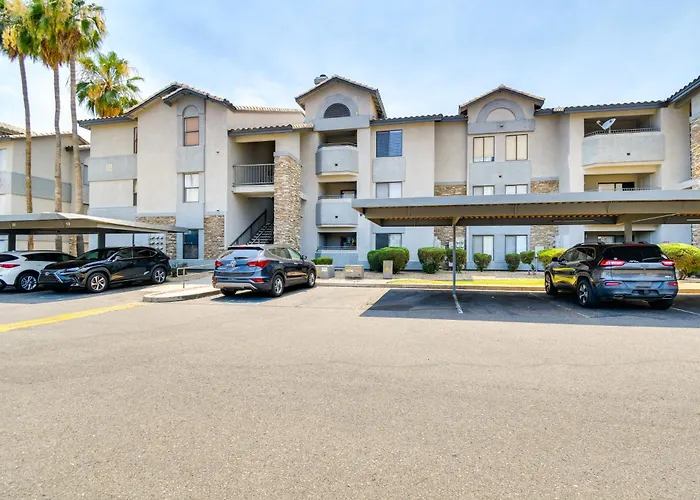 Walkable Location: Phoenix Apt W/ Pool Access!