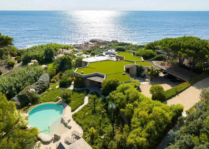 Waterfront Villa At La Reserve Ramatuelle