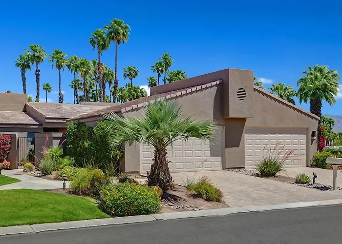Villa Courtyard-Patio-Moutain And V3872-Holly House Palm Desert