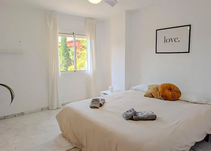 Marbella! 2 Bedroom Duplex W/ Sea Views & Rooftop