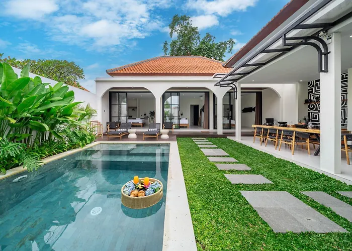 Alisa 4 - Luxurious 4Br Villa With Garden Views And Pool Seminyak