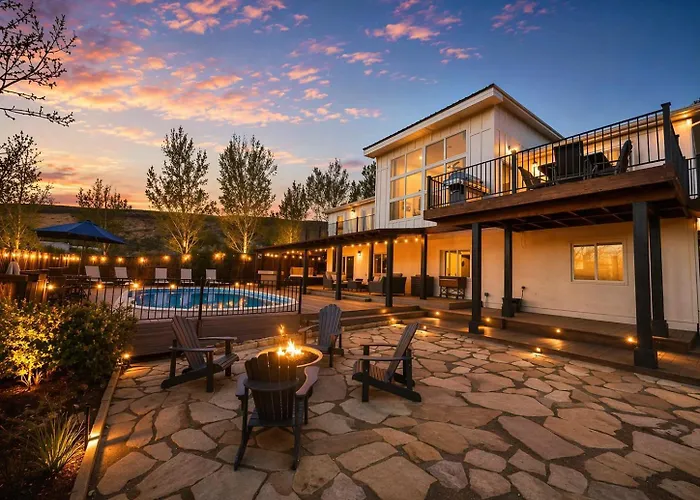 Exclusive Retreats 6 Bedroom 6 Bath Desert Paradise With Private Heated Pool Moab