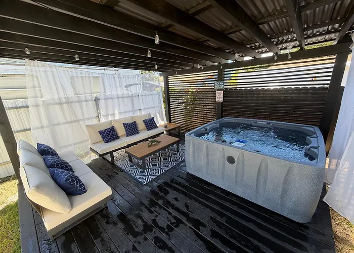 Welcome To Miami! Jacuzzi Sleeps 11