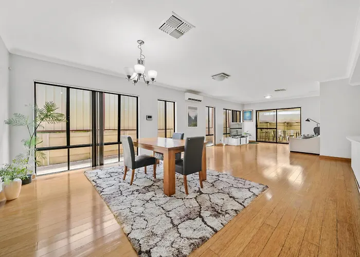 Perth Airport Stay 5Br House With 6 Beds &Parking