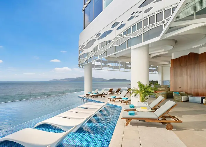 Hotel Voco Scenia Bay Nha Trang By Ihg