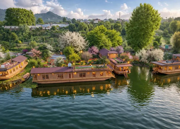 Hotel Floating Luxury Group Of Houseboats Srīnagar