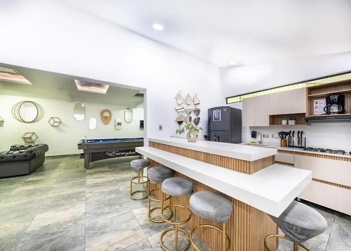 Ferienwohnung Provenza! Golden Jacuzzi - 5Br Only 1 Block From Lleras Medellín
