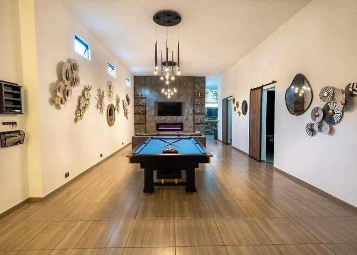Massive Jacuzzi - 6 Bedroom With Private Bathroom - 1 Block From Lleras P11 Medellín