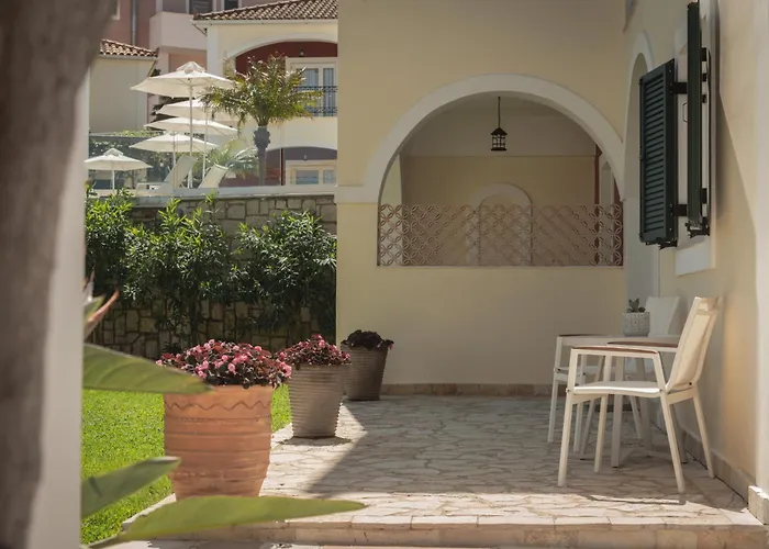 Erietta Aparthotel Planos