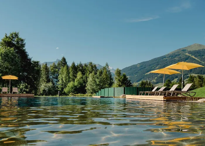 Hotel Norica - Thermenhotels Gastein mit dem Bademantel direkt in die Therme Bad Hofgastein