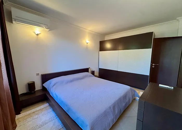 Oasis Club Apartments Lozenets