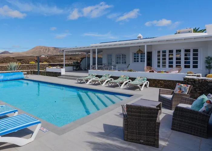 Villa Las Palmitas - Sea Views - Private Pool - Hot Tub - Table Tennis Puerto Calero