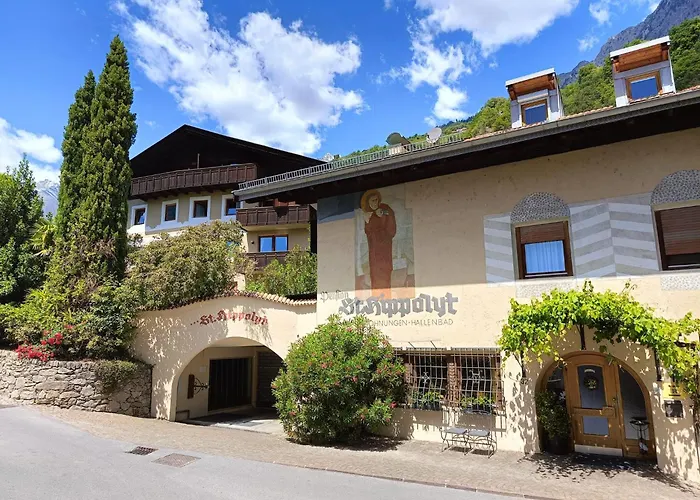 Ferienwohnungen St Hippolyt mit Hallenbad Algund