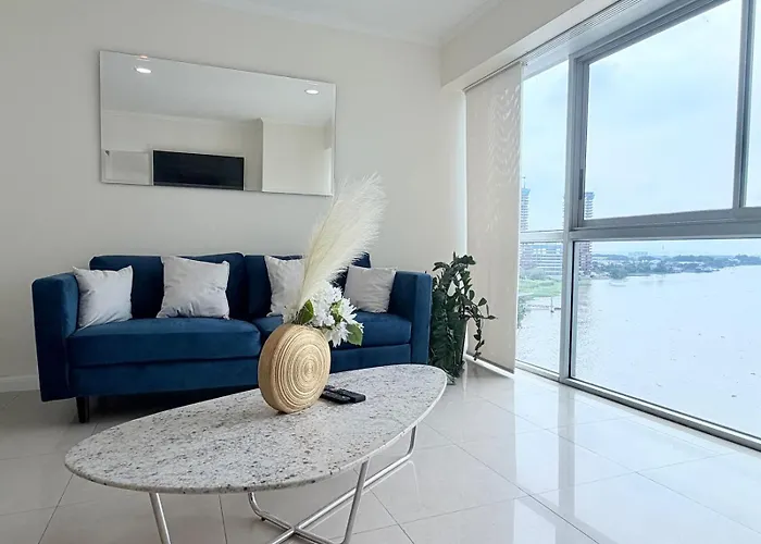 Riverfront I, Piso 6, Suite Vista Al Rio, Puerto Santa Ana, Guayaquil