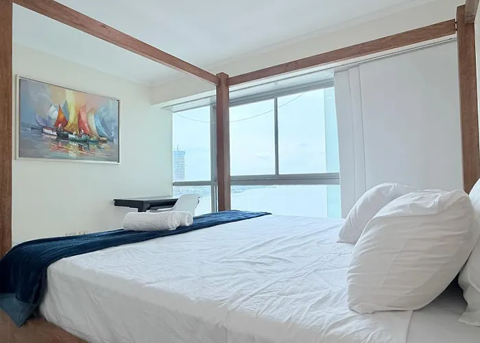 Riverfront I, Piso 6, Suite Vista Al Rio, Puerto Santa Ana, Guayaquil