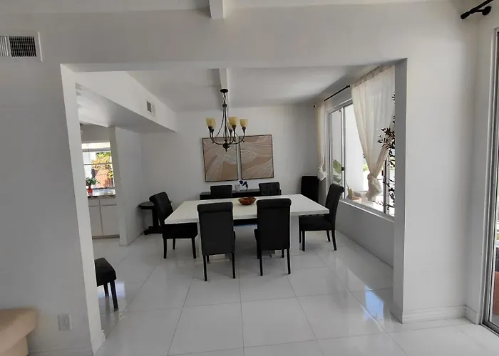 Beautiful 4Bd And 3Ba Pool Jacuzzi Vacation Home Los Angeles