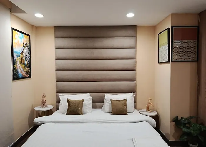Experience The Art Of Luxury Living In Gold Crest Mall Dha Lahore