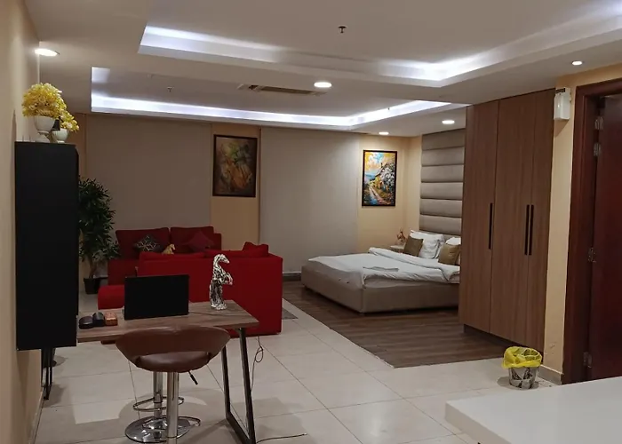 Experience The Art Of Luxury Living In Gold Crest Mall Dha Lahore