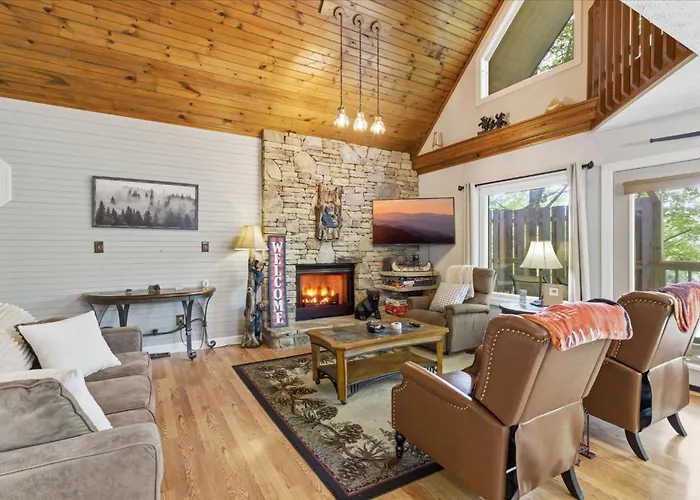 Bear Valley Cabin By Beyond Expectations W Hot Tub Pigeon Forge